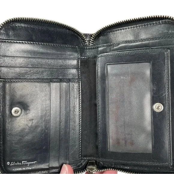 ⭐️Salvatore Ferragamo Black and Gray Wallet - Picture 8 of 11